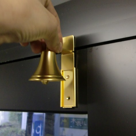 ドアベル取付金具の写真