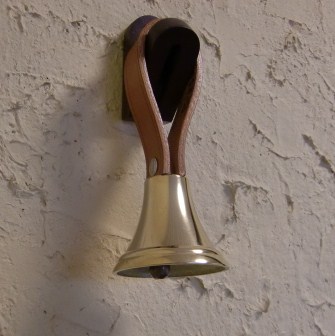 呼び鈴を壁に下げたの画像